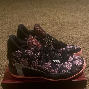 New adidas Dame 7